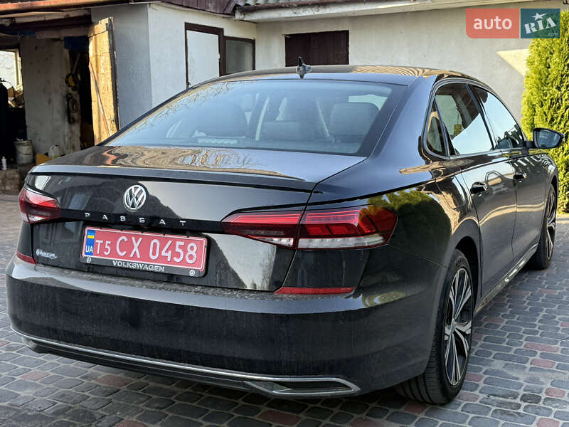 Седан Volkswagen Passat 2021 в Ровно