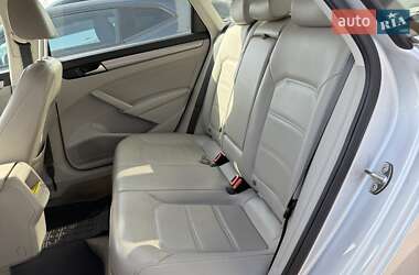 Седан Volkswagen Passat 2015 в 