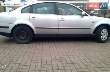 Седан Volkswagen Passat 2002 в 