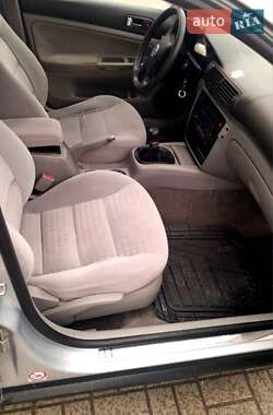 Седан Volkswagen Passat 2002 в 