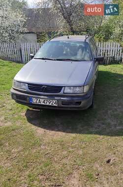 Універсал Volkswagen Passat 1996 в Зарічному
