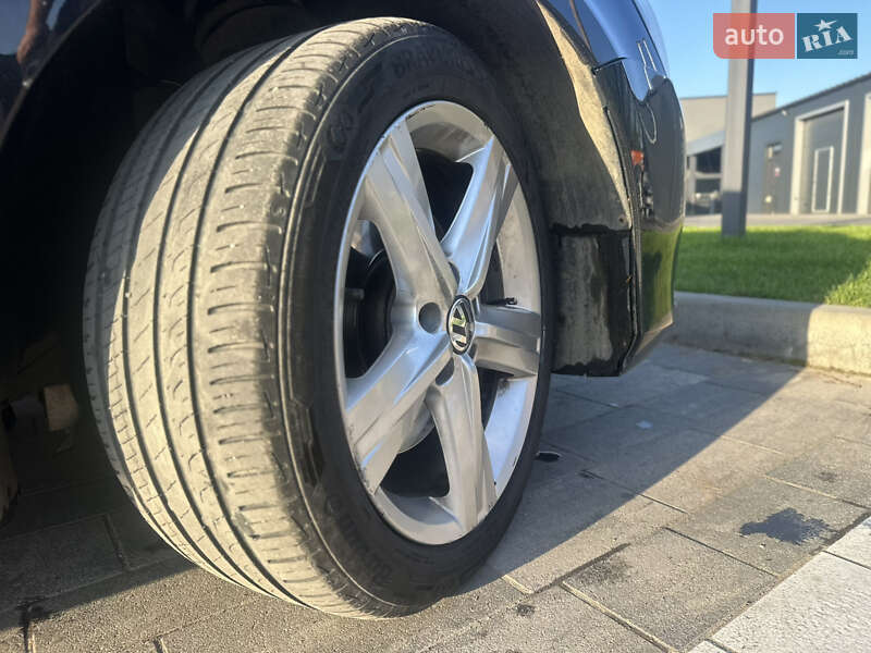 Універсал Volkswagen Passat 2014 в Луцьку