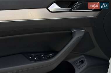 Седан Volkswagen Passat 2017 в 