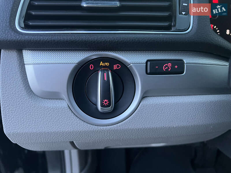 Седан Volkswagen Passat 2016 в Києві