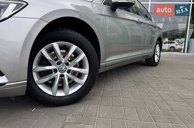 Седан Volkswagen Passat 2015 в 