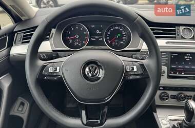 Седан Volkswagen Passat 2015 в 