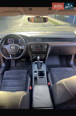 Седан Volkswagen Passat 2015 в 
