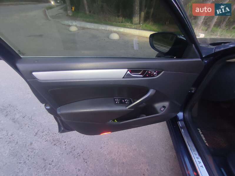 Седан Volkswagen Passat 2011 в Києві