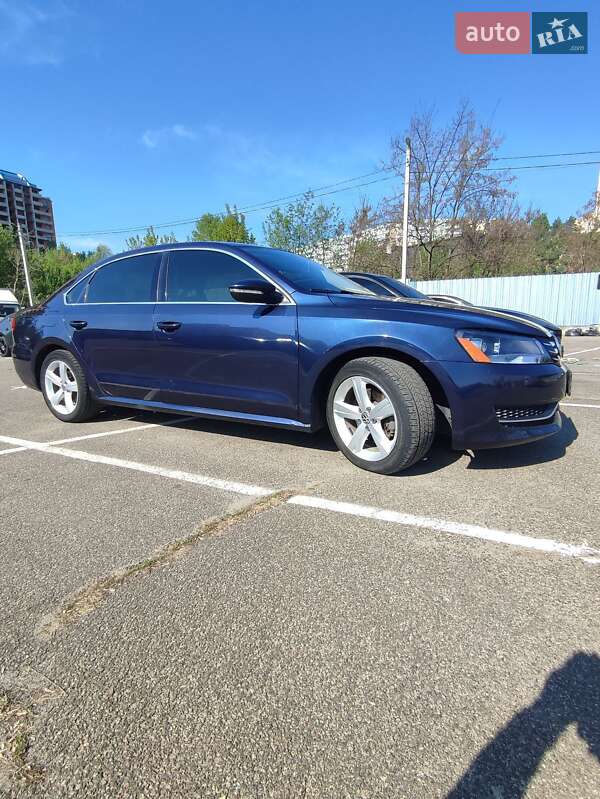 Седан Volkswagen Passat 2011 в Києві