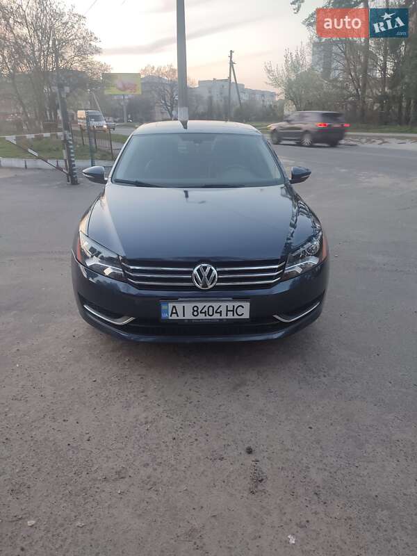 Седан Volkswagen Passat 2011 в Києві