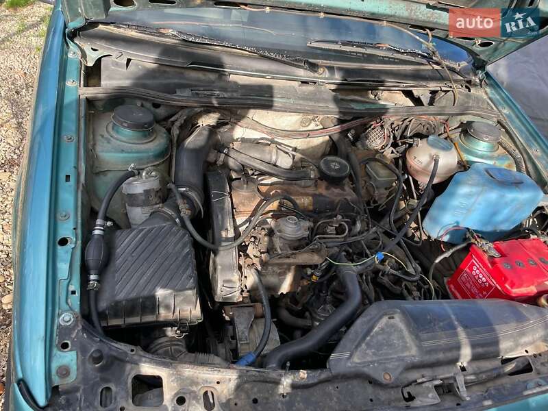Седан Volkswagen Passat 1990 в Надворной