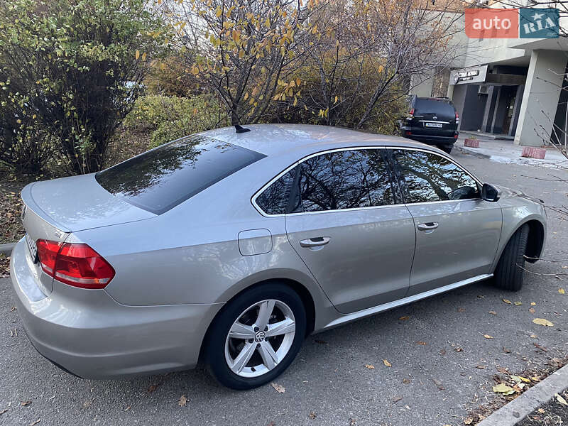 Седан Volkswagen Passat 2012 в Києві