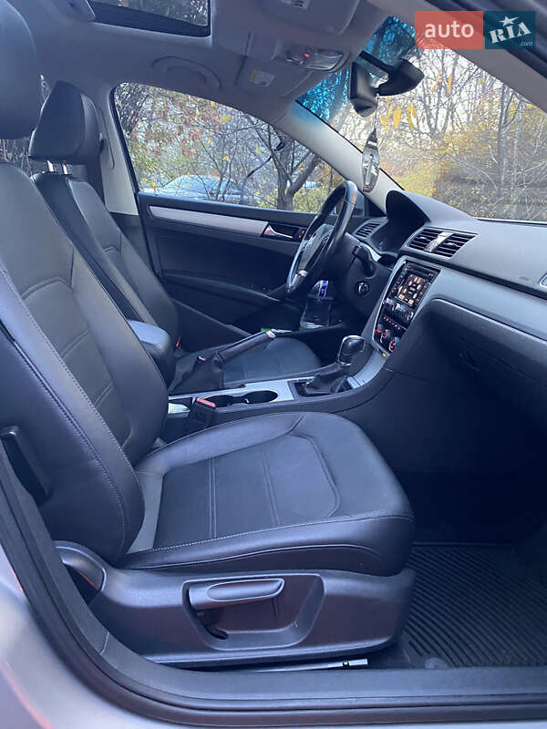 Седан Volkswagen Passat 2012 в Києві