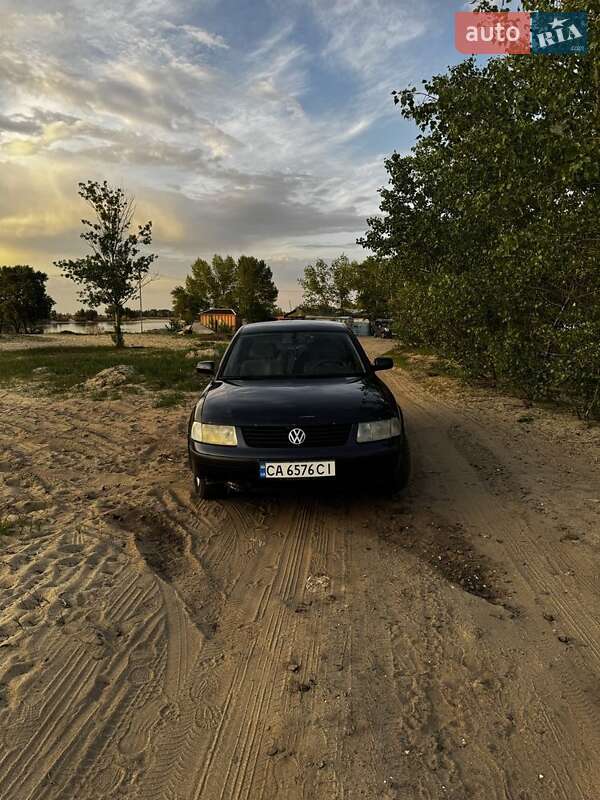 Седан Volkswagen Passat 1996 в 