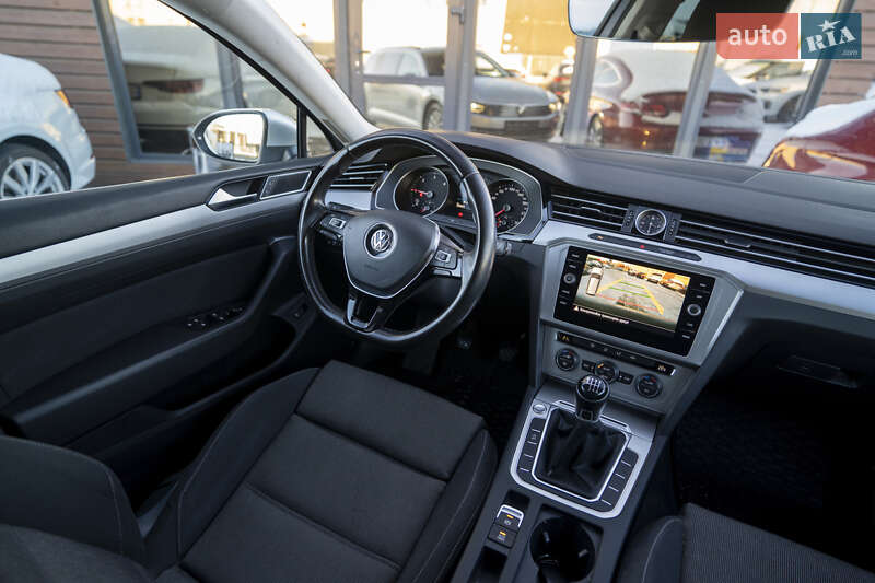 Універсал Volkswagen Passat 2018 в Києві фото 20 Універсал Volkswagen Passat 2018 в Києві