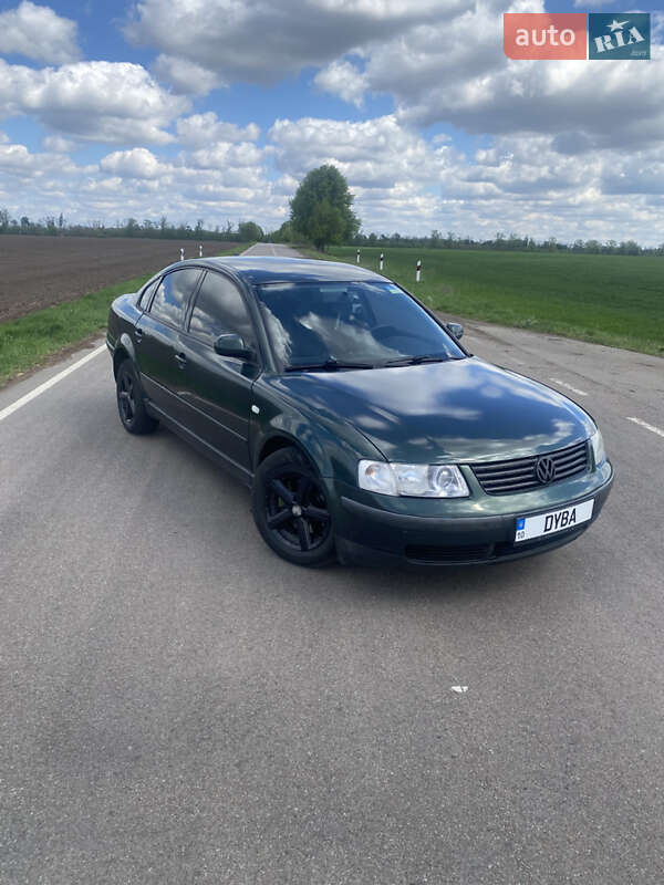 Седан Volkswagen Passat 1998 в Борисполе
