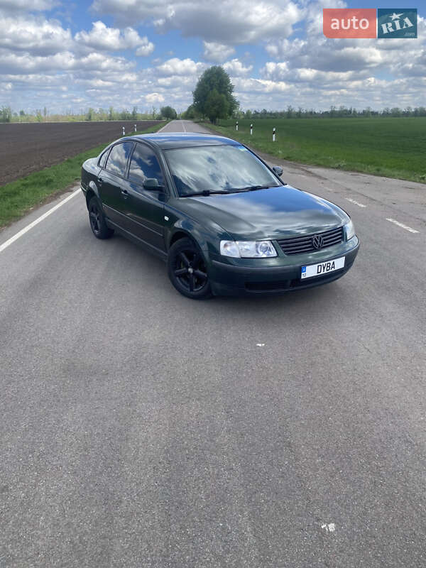 Седан Volkswagen Passat 1998 в Борисполе