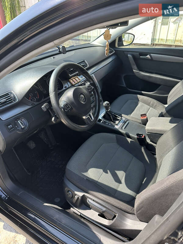Універсал Volkswagen Passat 2013 в Кельменцях