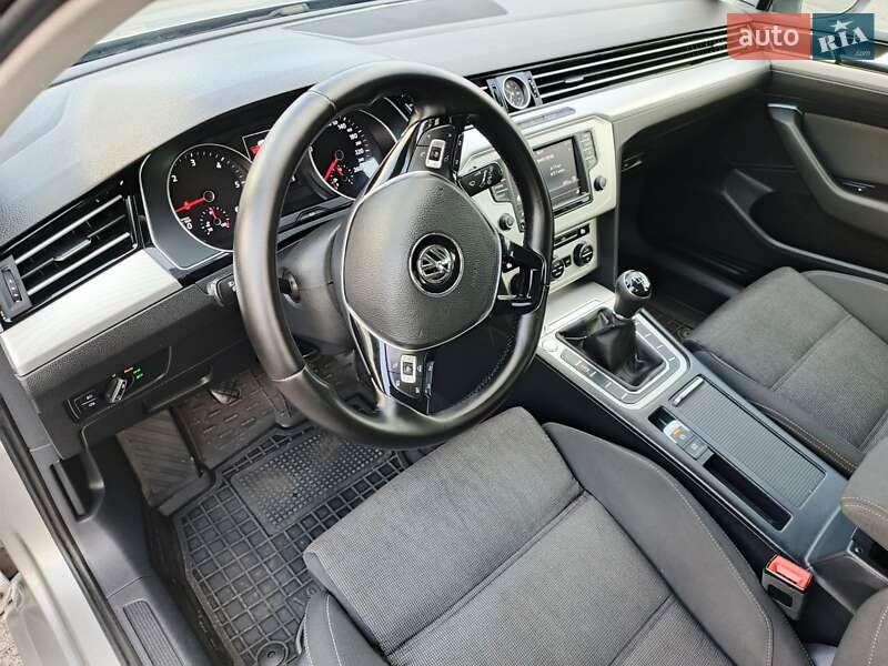 Універсал Volkswagen Passat 2015 в Чернігові