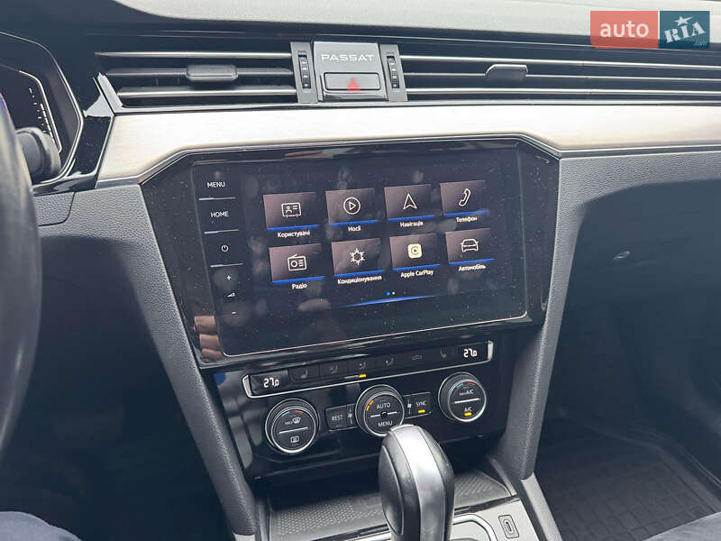 Седан Volkswagen Passat 2019 в Сваляве