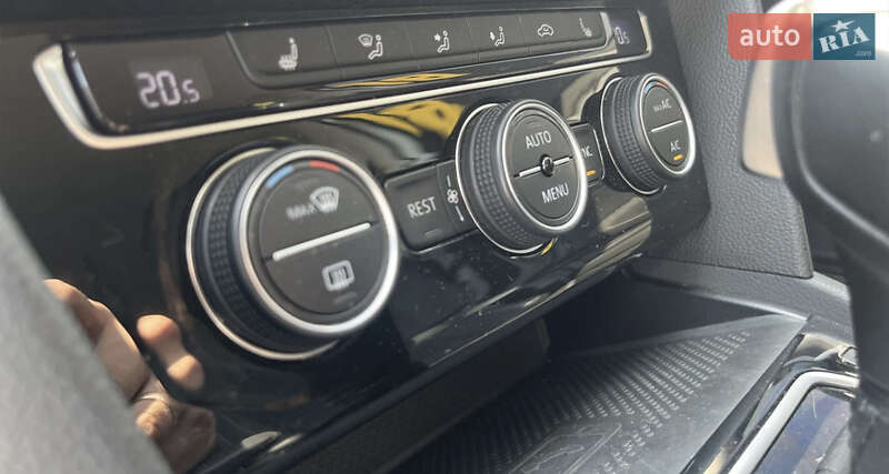 Седан Volkswagen Passat 2019 в Сваляве