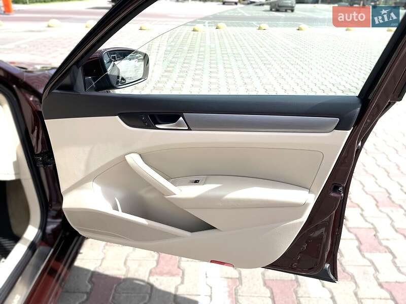 Седан Volkswagen Passat 2013 в Одессе