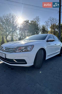 Седан Volkswagen Passat 2016 в Ивано-Франковске