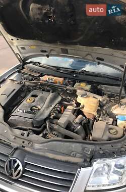 Седан Volkswagen Passat 2002 в 
