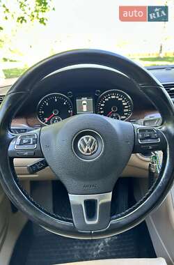 Универсал Volkswagen Passat 2012 в 