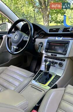 Универсал Volkswagen Passat 2012 в 