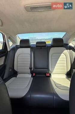 Седан Volkswagen Passat 2015 в 