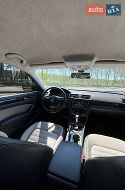 Седан Volkswagen Passat 2015 в 