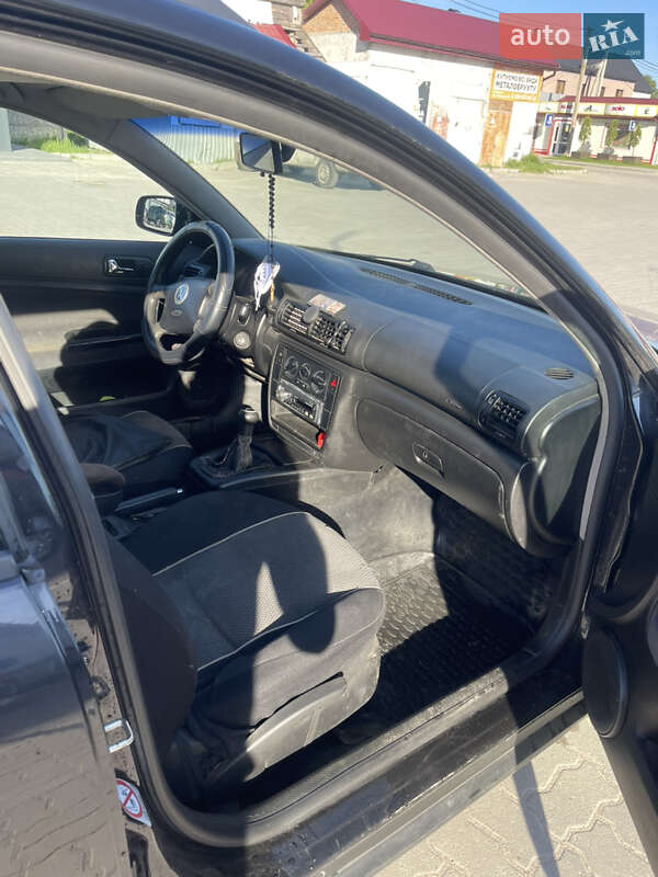 Универсал Volkswagen Passat 1999 в Золочеве