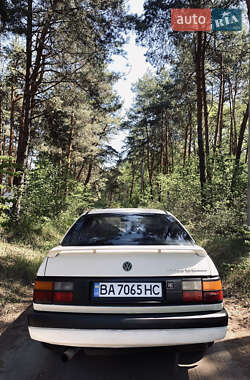 Седан Volkswagen Passat 1992 в 