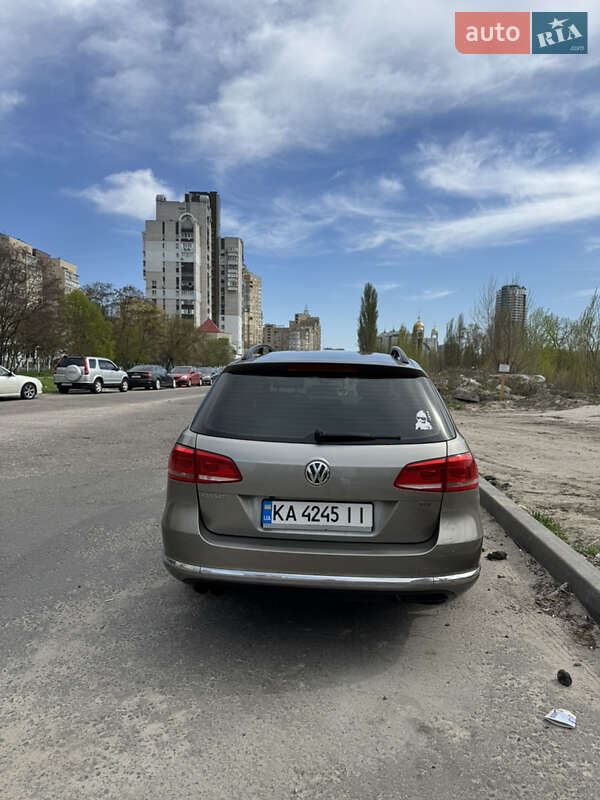 Универсал Volkswagen Passat 2012 в Киеве
