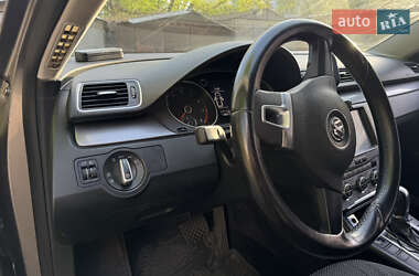 Універсал Volkswagen Passat 2012 в 
