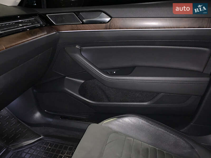 Седан Volkswagen Passat 2017 в Хмельницькому
