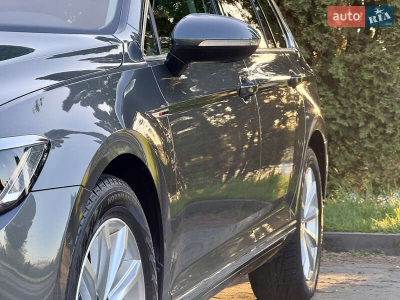 Универсал Volkswagen Passat 2015 в Дубно