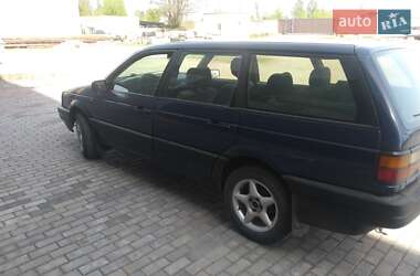 Универсал Volkswagen Passat 1992 в 