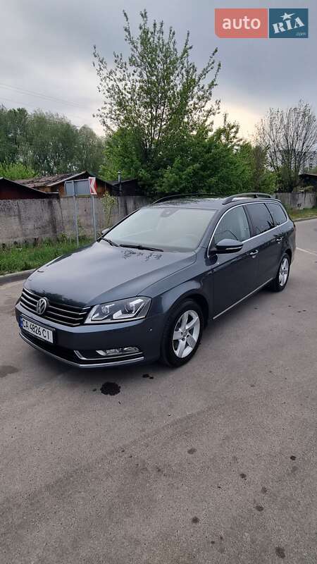 Універсал Volkswagen Passat 2011 в Києві