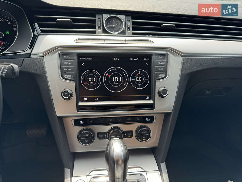 Універсал Volkswagen Passat 2015 в Миколаєві
