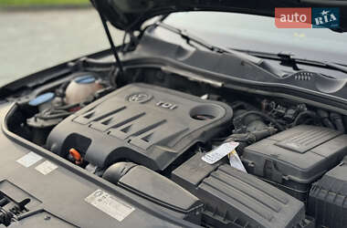 Універсал Volkswagen Passat 2012 в 
