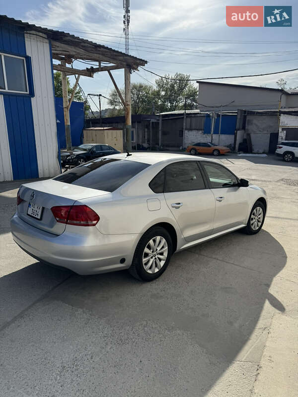 Седан Volkswagen Passat 2013 в Дніпрі