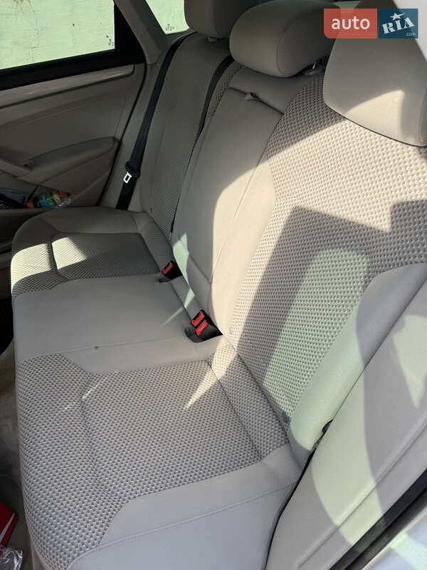 Седан Volkswagen Passat 2013 в Дніпрі