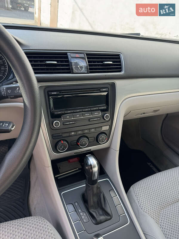 Седан Volkswagen Passat 2013 в Дніпрі