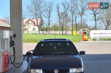 Седан Volkswagen Passat 1995 в Мостиській