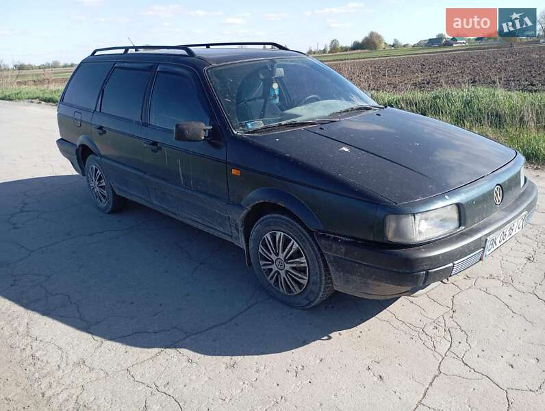 Універсал Volkswagen Passat 1992 в 