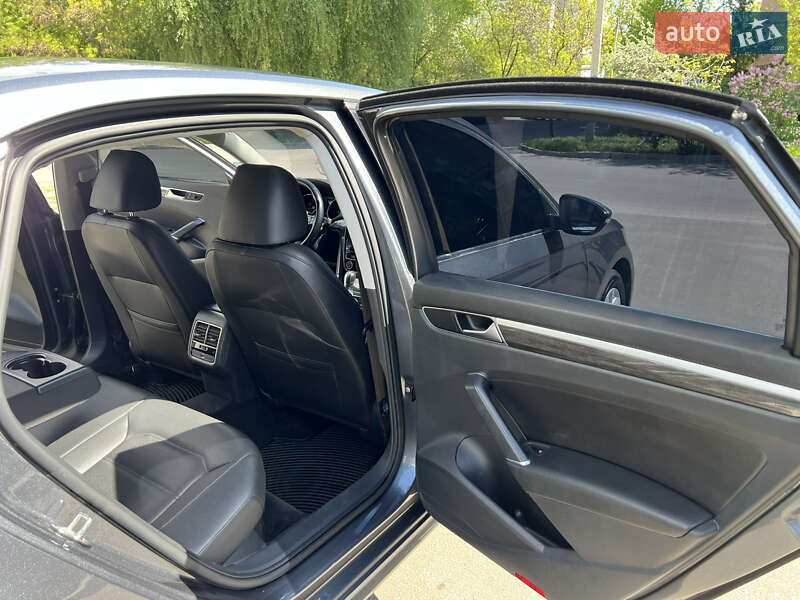 Седан Volkswagen Passat 2018 в Харькове