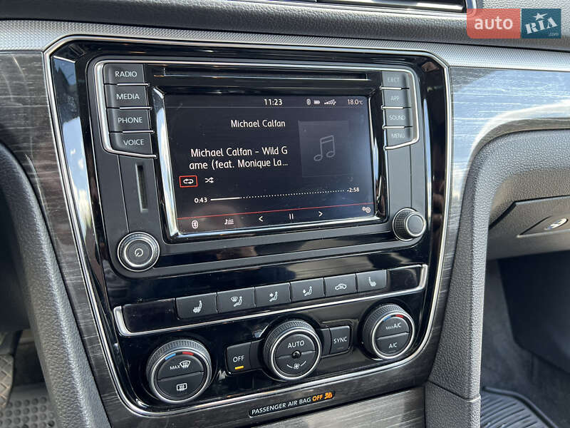 Седан Volkswagen Passat 2018 в Харькове