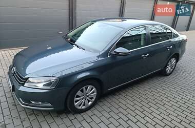 Седан Volkswagen Passat 2013 в Львові